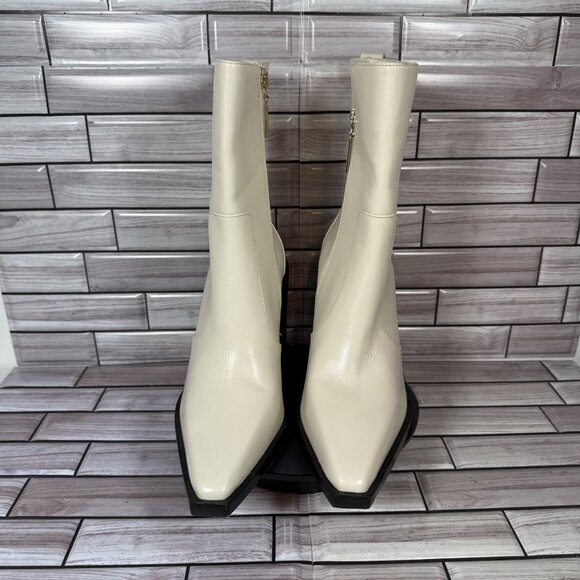 Larroude Women's Cream Leather JAMES Pointed Toe Gold Hardware Boots Size 7-NEW - Picture 2 of 7